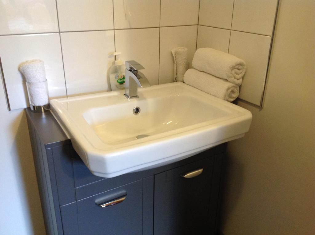 Dunroamin Self-Catering Apartment 애비모어 외부 사진
